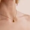 Collar con Colgante de Gota de Agua Pequeña Retro Europeo y Americano para Mujer, Lujo Accesible Diseño de Nicho, Moda de Gama Alta Elegante, Cadena Versátil para Clavícula