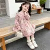 Vestido de renda floral estilo coreano para meninas, nova moda primavera e outono 2026, vestido de princesa estiloso para meninas pequenas