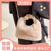 Bolso pequeño peludo para mujer 2023, popular nuevo bolso bandolera de felpa para otoño e invierno, bolso peludo portátil versátil para invierno