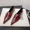 Zapatos Bajos de Punta para Mujer Estilo Europeo y Americano Otoño 2025 con Diseño Único y Velcro para el Trabajo y Uso Profesional