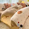 Juego de Cuatro Piezas de Terciopelo de Leche de Invierno Engrosado y Encriptado Juego de Tres Piezas para Dormitorio Calidad Madre e Hijo Sábana de Terciopelo de Leche Funda Nórdica Juego de Terciopelo
