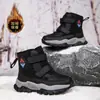 Botas de nieve de invierno 2026 nuevas, engrosadas, impermeables, de caña alta para niños, zapatos de algodón de media pantorrilla para niños con suelas gruesas