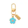 Llavero Colgante de Flor de Cerezo de Metal Estilo Japonés para Niñas, Encanto de Flor Linda para Bolso, Decoración para Estuche de Auriculares Regalo
