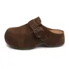 Nova coleção outono 2026 feminina: Sandálias estilo Birkenstock de sola grossa e que aumentam a altura, perfeitas para combinar com vestidos, apresentando um design de bico fechado e um estilo slip-on para facilitar o uso