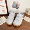 Tênis de Velcro Fofo e Diferente para Mulheres Estudantes, Novos Tênis Chunky de Nicho para Primavera e Outono 2026, Tênis de Treino Alemães, Tênis Brancos