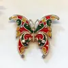 Broche de borboleta medieval esmaltado com esmalte de gota oca retrô pérola elegante personalidade temperamento corsage novo atacado