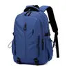Mochila casual para homens e mulheres, adequada para viagens, atividades ao ar livre, caminhadas e uso diário. Leve, versátil e com grande capacidade, tornando-a ideal para estudantes universitários e montanhismo.