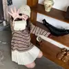 Hilo de bordado de camelia con patrón de diamantes bolso mini pequeño estilo Chanel elegante versátil bolso de mano de alta gama bandolera bolso para niños moderno