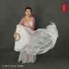 Abanico de Danza Infantil con Largas Cintas de Seda Blanca, Longitud Extendida. Hay un pequeño río frente a mi casa