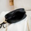 Bolso de mujer 2021 nueva moda bordado diamante celosía bolso de cámara bolso de mensajero de hombro de mujer comercio exterior al por mayor una generación de cabello