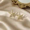 Brincos de Nicho de Luxo Europeus e Americanos com Textura Dourada Única, Brincos Exagerados e Únicos Bonitos, Acessórios de Orelha Elegantes Atacado