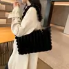 2025 Nova Bolsa de Pelo Moda Feminina Bolsa de Mão Casual Versátil Bolsa de Ombro de Pelúcia Bolsa de Braço Grande Bolsa Tote