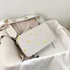 Bolso Cruzado Estilo Coreano Transfronterizo para Mujer, Moderno y Versátil, Bolso Cuadrado Pequeño Fresco con Correa Ancha, Bolso de Hombro Nuevo de Moda con Margarita