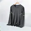 Camiseta casual versátil de manga larga para hombre para otoño, cuello redondo, color liso moderno, cómoda, transpirable y de corte holgado.