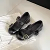 Sapatos de salto alto grossos estilo francês retrô vermelhos, modelo novo para o verão de 2026, sapatos Mary Jane que aumentam a altura para mulheres baixinhas, para usar com saias