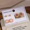 Pendientes de Tachuela de Trébol de Cuatro Hojas de Acero Inoxidable Rojo Dorado Más Vendidos Set de Tres Piezas para Mujer Redondo Incrustado de Diamante Joyería para Orejas Pequeña de Nicho con Acabado de Alta Gama