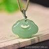 Xinjiang Hotan Tianshan Mountain Cui Xiangyun Ping An Lock Yu Pei Colgante Hombres y mujeres Oro Seda Jade Ruyi Lock Collar Colgante Colgante