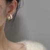 Aretes de clip para oreja con espiral para mosquitos para mujer, estilo francés, con perlas naturales de agua dulce, simples colgantes, con aceite de gota, para orejas no perforadas, minimalistas y de lujo ligero