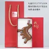 Peine Masajeador Pequeño de Sándalo Natural con Exquisito Grabado de Caballo del Zodiaco, Set de Regalo con Caja y Logo para Masaje de Relajación de Meridianos y Puntos de Acupuntura