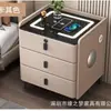 Mesita de noche inteligente moderna y minimalista con carga inalámbrica, altavoz Bluetooth y tres cajones para almacenamiento, adecuada para uso en dormitorio del hogar