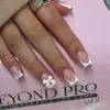24 Peças/Conjunto Unhas Postiças Quadradas Curtas Rosa Nude Branco Design com Ponta Francesa com Laço Branco 3D Unhas Postiças Reutilizáveis para Mulheres Meninas Ação de Graças Feriado de Outono Uso Diário
