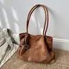 Bolsa tote transfronteiriça de grande capacidade em estilo retrô para mulheres, perfeita para o outono, casual, simples, versátil e adequada para o trajeto diário.; pode ser carregada como bolsa de ombro ou debaixo do braço