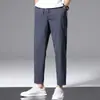 Calça esportiva masculina de verão estilo americano, de seda gelada, secagem rápida, corta-vento, tendência e versátil, com caimento fluido, adequada para uso casual