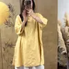 Nova roupa de verão feminina estilo chinês: camisa feminina de algodão e linho, gola alta retrô, abotoamento frontal, manga três quartos, comprimento médio