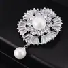 Broche de moda coreano auténtico flor femenina perla de imitación de concha circón microincrustado corsage broche de seda pasador de solapa para ropa
