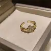 Anel de trevo de quatro folhas~cheio de diamantes de zircônia, anel aberto ajustável para o dedo indicador, novo estilo de nicho anel de folha da sorte para mulheres
