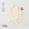 Conjunto sin costuras de algodón puro Clase A para recién nacidos, body de botones laterales con cuello mao para bebé, protección alta para la barriga, conjunto de dos piezas para casa de primavera y otoño