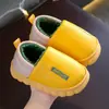 Sapatos de Algodão para Meninos para o Inverno, Impermeáveis, com Proteção para o Calcanhar, Sola Grossa Macia, Forrados com Lã, Quentes, Adequados para Meninos e Meninas Pequenos, Médios e Grandes, Pantufas de Algodão Infantis para Casa