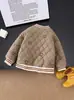 Casaco de inverno para meninos 2024 novo estiloso roupas de inverno infantis desenho animado bordado forrado de fleece espessado outerweaer de algodão