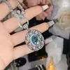 Versa Joyería de Mujer Rica Colgante Huevo de Paloma Oversize Diseño Hualien Hueco para Mujer Diamante Completo Imitación Cuic Colgante Rojo Sangre de Paloma