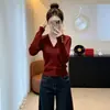 Elegante y hermoso suéter de punto rojo estilo francés, nuevo modelo invierno 2025, ambiente navideño y de Año Nuevo, top de manga larga con cuello en V