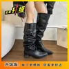 Novas Fivelas de Cinto Outono/Inverno Botas de Montaria de Cano Alto Botas franzidas para Panturrilha Larga Salto Grosso Bico Fino Botas Longas para Panturrilha Larga Estilo Spicy Girl