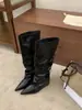 Botas Altas de Tacón de Cuña Puntiagudas de Nuevo Estilo 2026, Fruncidas, Estilo Chica Caliente, Hasta la Rodilla, Rectas, de Tacón Alto
