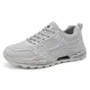 Nuevas zapatillas deportivas para hombre de malla transpirable para todas las estaciones con suela gruesa, adecuadas para actividades al aire libre, ocio, senderismo y running; zapatos de moda para hombres jóvenes
