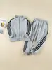 Nuevo conjunto deportivo con cremallera para niños transfronterizo con tres rayas, ropa deportiva para niños y niñas, estilo primavera y otoño, conjunto de dos piezas para niños mayores