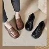 Mocassins retrô de couro macio com sola grossa para mulheres, novo estilo outono 2026, sapatos de plataforma de couro confortáveis versáteis com bico redondo e sola macia