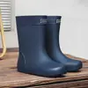 Botas de Chuva da Moda Transfronteiriças Roupas Externas Masculinas Estilo Europeu e Americano Sapatos Impermeáveis Sapatos de Borracha Antiderrapantes para Cozinha Sapatos de Pesca ao Ar Livre para Homens