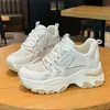 Zapatillas Casuales Versátiles para Mujer 2025 Primavera Nuevo Estilo de Malla Transpirable con Suela Gruesa y Aumento Oculto de Altura para Personas Bajitas