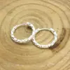 Aretes de Aro Irregulares Plateados Rotos para Mujer, Pendientes de Diseño de Nicho de Lujo Accesible, Accesorios de Moda de Gama Alta para Otoño e Invierno Personalizados