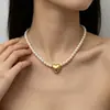 Collar Cruzado de Joyería Moda Europea y Americana Colgante Simple de Perla en Forma de Corazón para Mujer Cadena de Clavícula con Perlas de Lujo Ligero Sensación de Alta Gama
