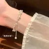Pulseira de pérolas retrátil com contas vintage francesa, elegante e simples, design de nicho, luxo leve com um toque de alta qualidade