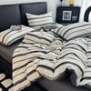 Estilo Minimalista Juego de Cuatro Piezas de Algodón Puro Modelo Nuevo 2026 Sábana Bajera Funda Nórdica Sábana Ajustable Juego de Tres Piezas para Cama de Dormitorio de Estudiante para Hombres