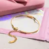 Diseño Silenciosamente Elegante, Estilo Clásico, Pulsera de Acero Inoxidable y Oro de 18 Quilates con Diamantes Blancos y Líneas Suaves, Joyería de Pulsera de Acero Inoxidable