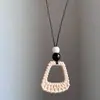 Estilo Dinheiro Velho Estilo Chinês! Colar com Pingente Marrom para Mulheres, Corrente de Clavícula de Luxo de Alto Padrão, Acessório Longo de Verão