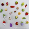 Colgantes hechos a mano terminados: caqui, cacahuete, manzana, fresa, melocotón, pera, llaveros, girasoles de hilo, productos tejidos al por mayor