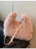 2026 Nueva Bolsa de Felpa de Invierno Transfronteriza para Mujer, Bolso Versátil de Moda Tipo Dumpling, Bolso de Mano, Bolso Cruzado de Hombro Casual a la Moda